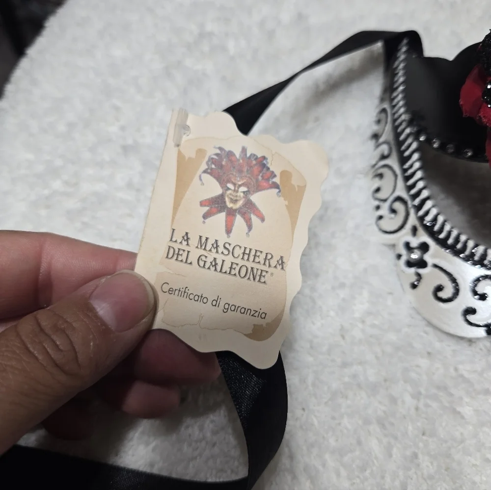 La Maschera Del Galeone Venetian Mark NWT Red Roses Hand Painted